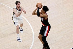 Trail Blazers’ Anfernee Simons ties NBA record by making 13 straight 3-pointers