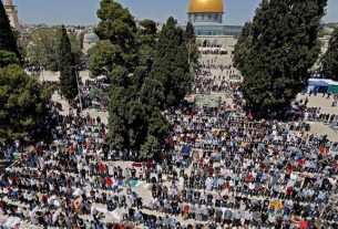 In largest Ramadan gathering since COVID-19 outbreak, Palestinians perform prayers at Aqsa Mosque