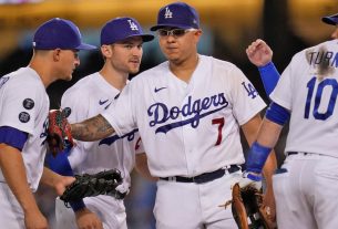 Dodgers beat Brewers for sixth straight purchase, defend alive in NL West disappear against rival Giants