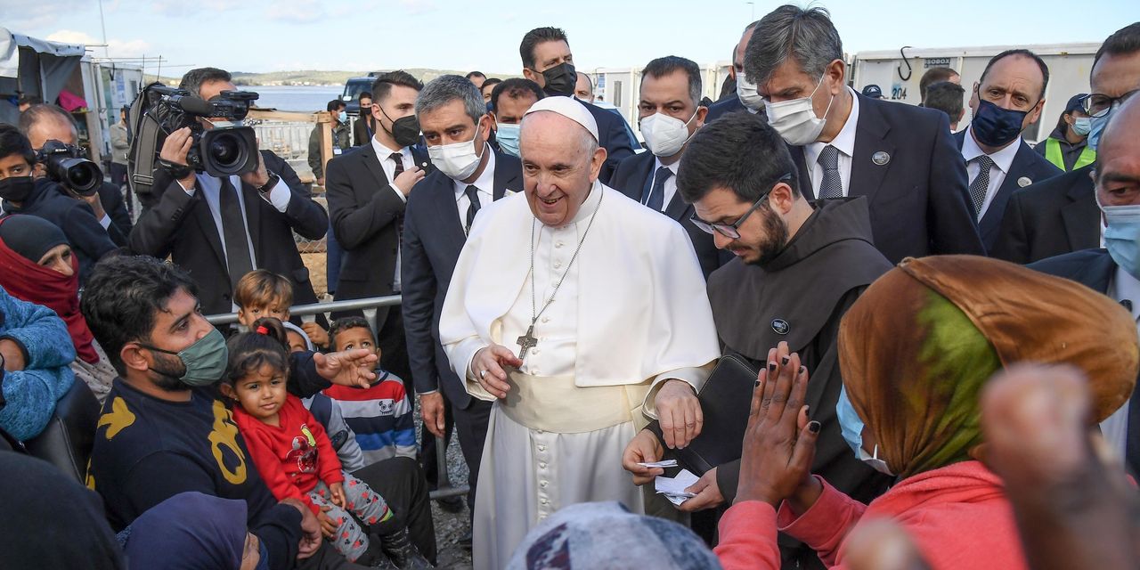 Pope Francis Calls On Europe to Welcome Migrants