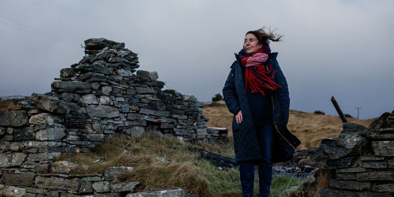 On Scotland’s Haunting Waft, a Village Dreams of Mutter